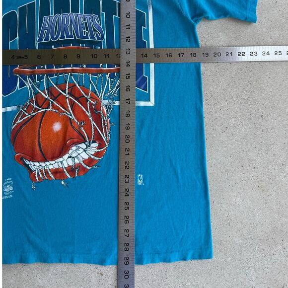 Vintage Charlotte Hornets NBA Basketball Hoop 90s Shirt Fits like Medium - Picture 2 of 6